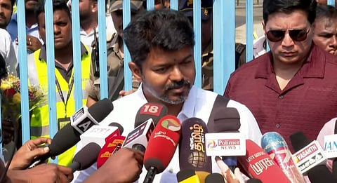 யாரும் என்னை பின்தொடர வேண்டாம்: விஜய்