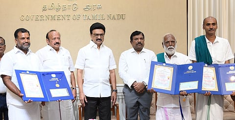 உயிர்ம வேளாண்மையில் சிறந்து விளங்கிய 3 விவசாயிகளுக்கு விருது!