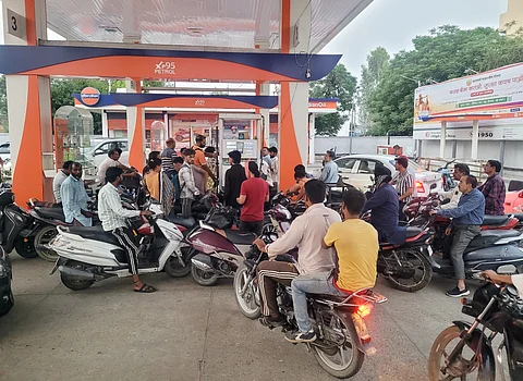 எரிபொருள் கையிருப்பில் உள்ளது; அச்சமடைய வேண்டாம்: இந்தியன் ஆயில் நிறுவனம் கோரிக்கை