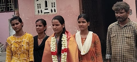 குடும்பத்தினருடன் ஜியா குமாரி