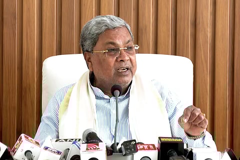 கன்னடத்தில் பேச மறுத்த எஸ்.பி.ஐ. வங்கி அதிகாரி பணியிட மாற்றம்: முதல்வர் சித்தராமையா வரவேற்பு!