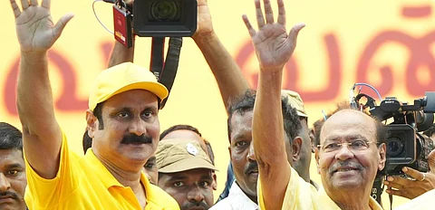 முக்கிய நிர்வாகிகள் நீக்கம், நீடிப்பு: இரண்டாக உடைகிறதா பாமக?