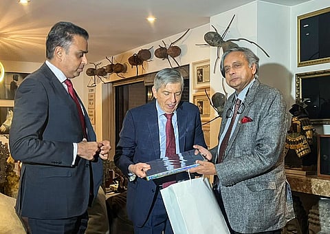 பாக். ஆதரவு நிலைப்பாட்டைத் திரும்பப் பெற்ற கொலம்பியா: சசி தரூர்