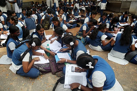 கட்டாய கல்வி உரிமைச் சட்டம்: தமிழகத்திற்கு நிதி ஒதுக்க மத்திய அரசுக்கு உயர் நீதிமன்றம் உத்தரவு!