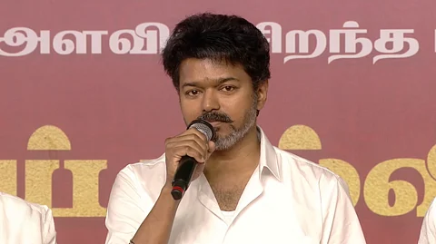 இளைய காமராஜர் என அழைக்கவேண்டாம்: விஜய் கோரிக்கை