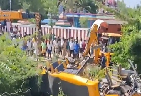 ரயில் ஹாரன் அடிக்கவில்லை; கேட் மூடப்படவில்லை: வேன் ஓட்டுநர், மாணவர் பேட்டி