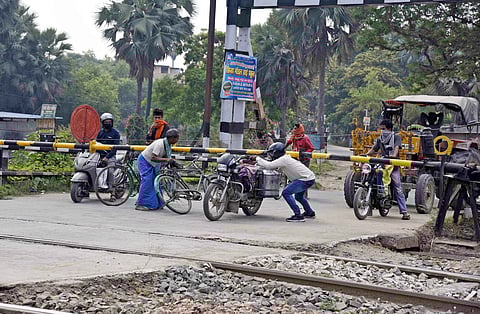 ரயில்வே கேட் - கோப்புப்படம்