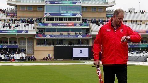 யார் இந்த சர்ச்சை நடுவர் பால் ரைஃபில்? | Paul Reiffel