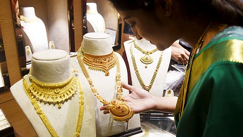 உச்சத்தைத் தொட்ட தங்கம் விலை: ரூ. 87,000-ஐ கடந்து விற்பனை | Gold Rates |