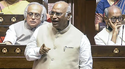 அவையை நடத்துவது நீங்களா அமித்ஷாவா?: சி.ஐ.எஸ்.எஃப். விவகாரத்தில் கார்கே கேள்வி! | CISF | Kharge | Rajya Sabha