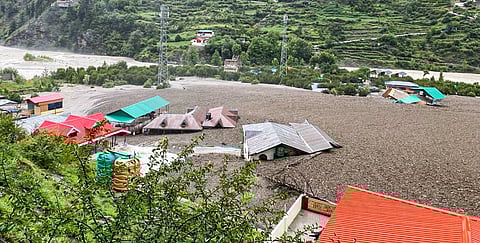 பாதிக்கப்பட்ட தாராலி கிராமம்