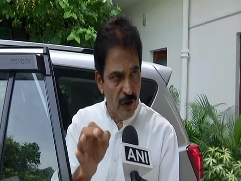 சென்னையில் ஒரே ஓடுதளத்தில் இரு விமானங்கள்: காங்கிரஸ் எம்.பி. குற்றச்சாட்டு! | Air India