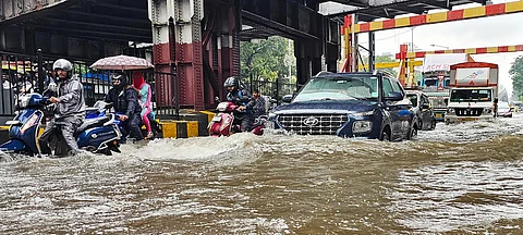 பள்ளிகள், கல்லூரிகள் மூடல்: கனமழையால் தத்தளிக்கும் மும்பை! | Mumbai | Mumbai Rains | IMD