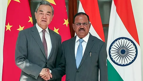 இந்தியா-சீனா பேச்சுவார்த்தையில் முன்னேற்றம்: வாங் யி பாகிஸ்தான் பயணத்தால் இந்தியா கவலை! | China