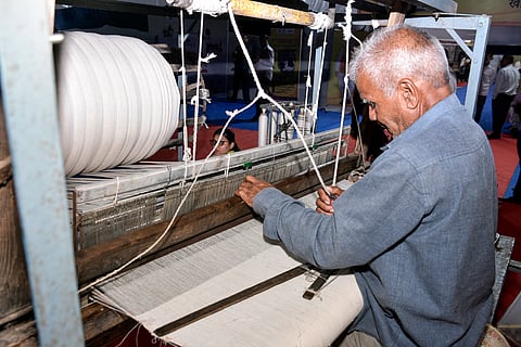 அமெரிக்க வரி விதிப்பு எதிரொலி: 40 நாடுகளை நாடும் இந்தியா! | US Tariffs | India | Textiles