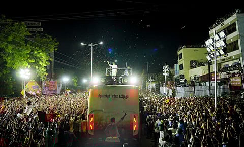 கரூர் கூட்டநெரிசல் உயிரிழப்புகள்: உயர் நீதிமன்றத்தில் தவெக முறையீடு | Karur | Karur Stampede |TVK Vijay |
