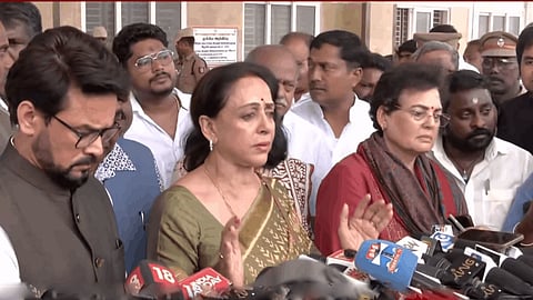 கரூரில் விஜயின் பரப்புரைக்குச் சிறிய இடத்தைக் கொடுத்தது சரியில்லை: பாஜக விசாரணைக் குழு | Karur Stampede | BJP Panel |