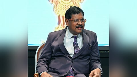 உச்ச நீதிமன்ற தலைமை நீதிபதி மீது காலணி வீச முயற்சி: நடந்தது என்ன? | CJI Gavai | Supreme Court |