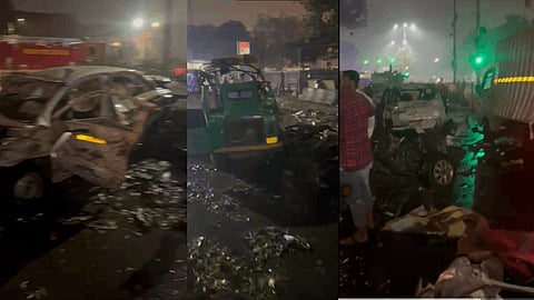 தில்லி செங்கோட்டை அருகே தீப்பிடித்த வாகனங்கள்