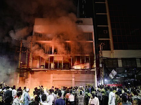 வங்கதேசத்தில் மீண்டும் பதற்றம்: இந்திய தூதரகம் மீது தாக்குதல்