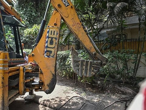 LMC takes strict action against illegal housing plans; begins drive to raze ramps outside houses
