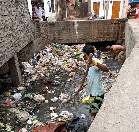 Ahead of the monsoon season, LMC embarks on a drainage cleaning drive in Lucknow