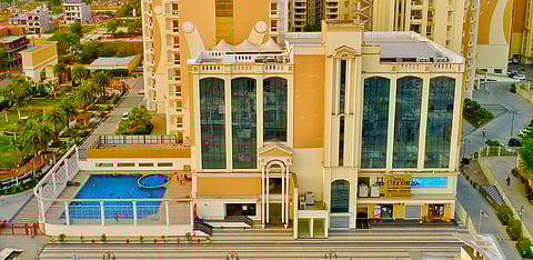 Head out to the all-new Club Gusto in Lucknow to experience luxury like never before!