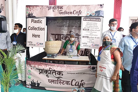 प्राकृतिक प्लास्टिक कैफ़े - जूनागढ़, गुजरात