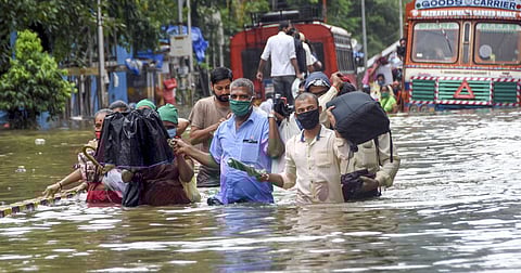Mumbai rains lash out, halt city life; Check out how netizens react