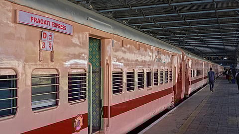 Knocksense Shorts| Pragati Express to restart with new Vistadome coach