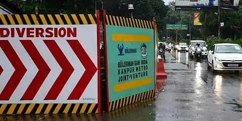 Knocksense Shorts| Underground construction of Kanpur Metro station leads to traffic diversions