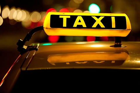 Knocksense Short | Common man claims Mumbai cab more expensive than a flight to Goa