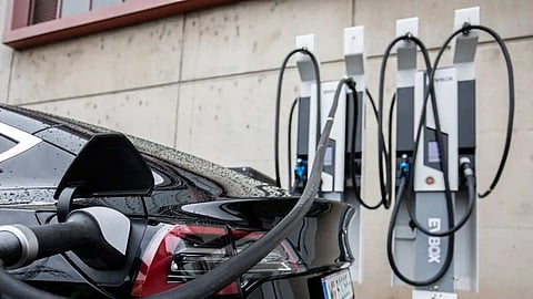 US researchers develop a unique technique to quickly charge EV batteries