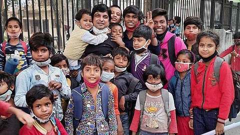 World Literacy Day| Meet 'Taleem Sir' from Lucknow who's on a mission to educate slum kids of India
