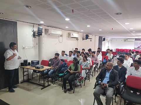 Working professionals to get logistics skill training through facility at DAVV Indore