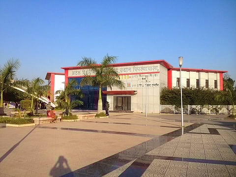 IMC installs FASTag equipped boom-barrier at Subhash Chowk parking lot