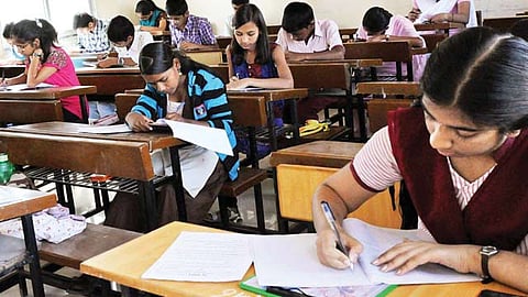 DAVV Indore to allow MBA, MCA students to write exams in Hindi