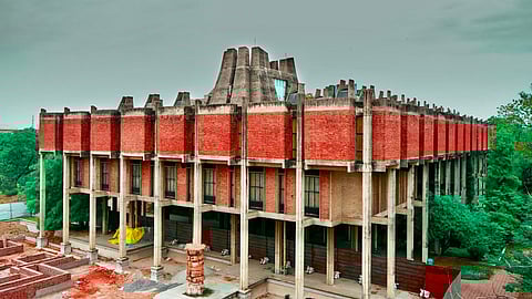 IIT Kanpur launches 5 new eMasters courses in economics, fintech, biz analytics