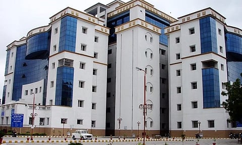 Knocksense Shorts | Direct e-bus service started from Rajajipuram to Lohia Hospital in Lucknow