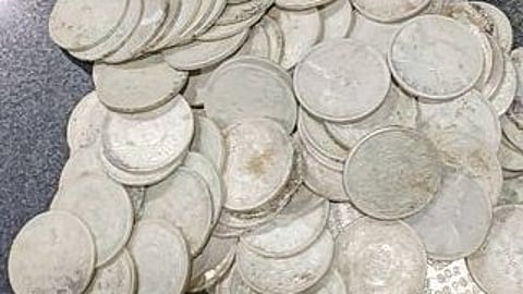 Lucknow News| 129 silver coins recovered while digging up a house in Yahiyaganj