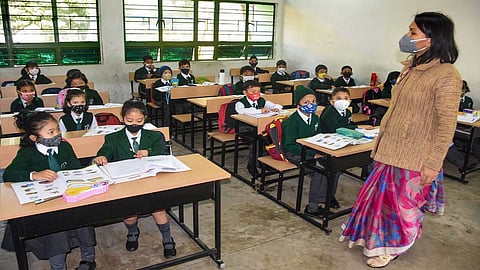 School timings- लखनऊ में बढ़ती ठंड के चलते कक्षा 8 तक के सभी स्कूलों के खुलने और बंद होने का समय बदला