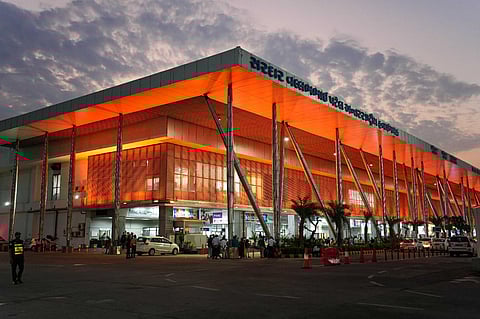 Knocksense Shorts | Ahmedabad's SVPI airport to be equipped with FASTag accessible car parking area