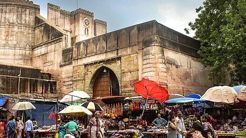 Embark on an authentic Amdavadi shopping spree at Lal Darwaza market in Ahmedabad