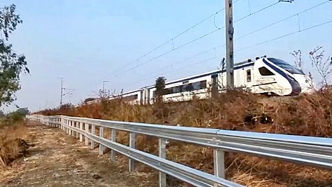Knocksense Shorts | Metal fencing work along 357 kms of Vande Bharat Express route completed