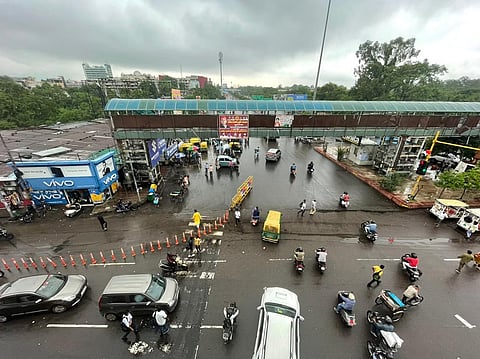 Parking vehicles, setting up vending carts prohibited at 85 major intersections of Lucknow