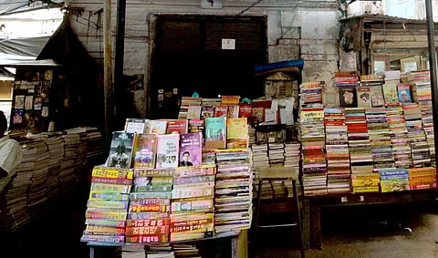 A Bibliophile's Paradise: Journeying through Fernandez Bridge Book Market in Ahmedabad