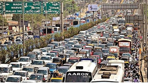 Gaffar Khan Junction to Worli Naka stretch in Mumbai Declared as 'No-Parking Zone'