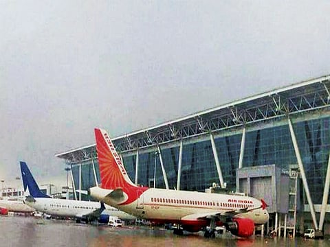 Knocksense Shorts | Heavy rain disrupts flight schedules at Ahmedabad Airport