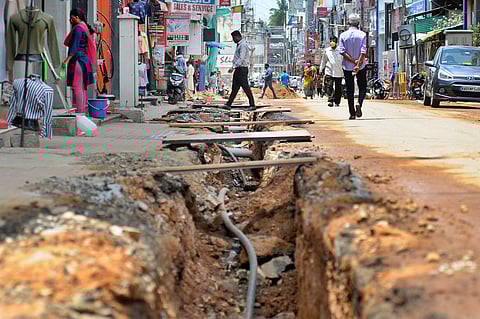 उत्तर प्रदेश में अब सड़क की खुदाई और कटान करने के लिए डीएम की अनुमति अनिवार्य