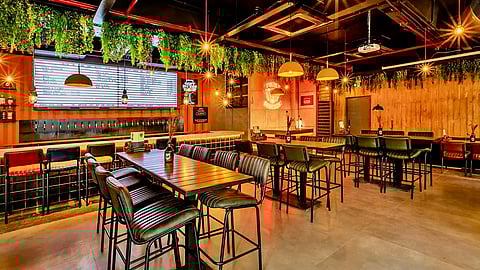 With 20+ beers on tap & a range of wood-fired pizzas, THIS Bandra ‘pawrty’ spot has our attention